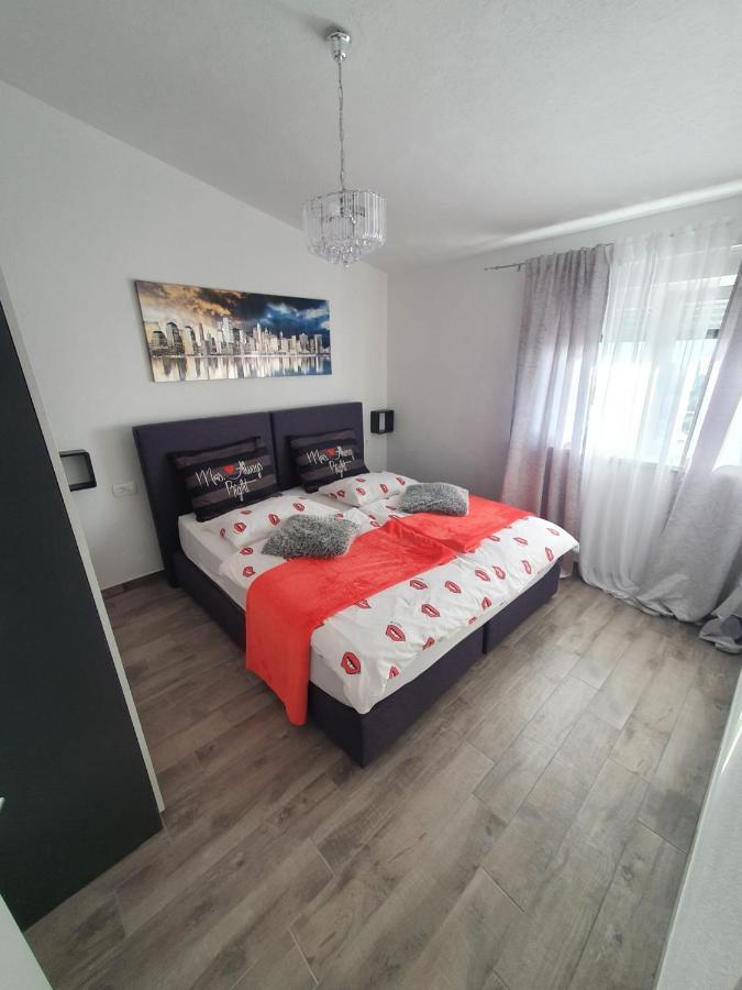 Apartman Luis Light Apartment Kastela Bagian luar foto