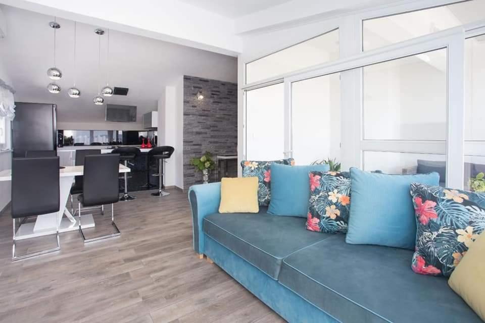 Apartman Luis Light Apartment Kastela Bagian luar foto