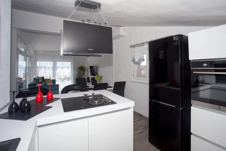 Apartman Luis Light Apartment Kastela Bagian luar foto